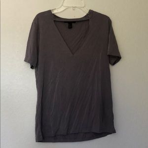 FOREVER 21 WOMANS V NECK SHIRT SMALL LIGHT PURPLE
